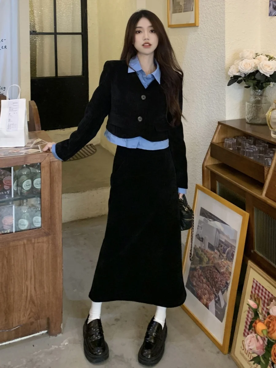 샤넬 스타일 세트 2023년 가을 패션 코듀로이 여성용 가짜 두 조각 외투 반신 스커트 샤넬 스타일 세트 조각 외투 세트