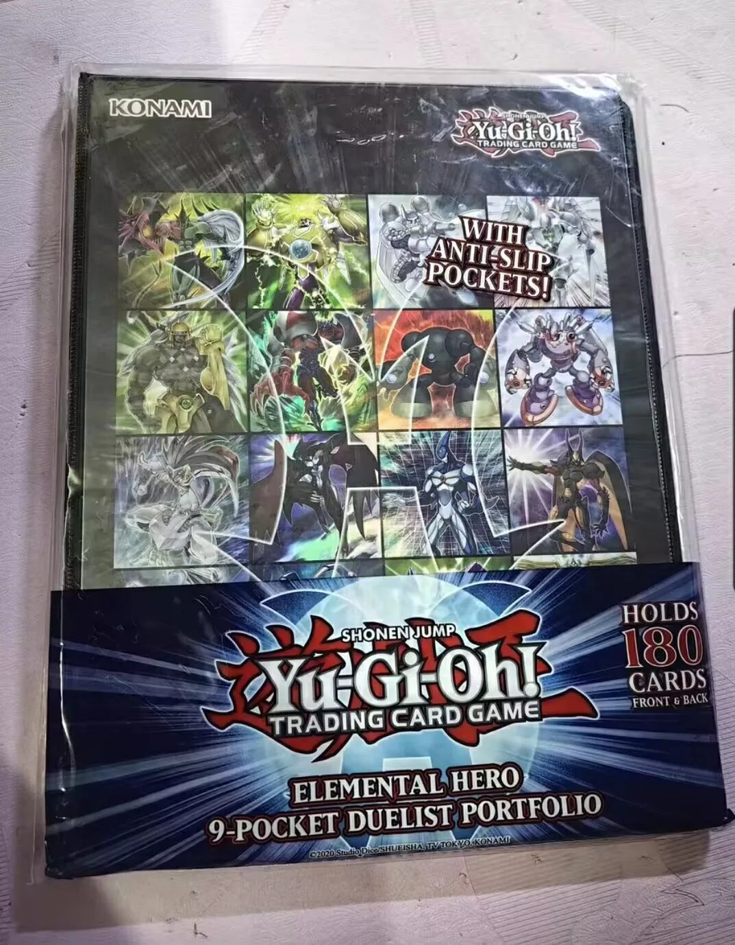 yugioh-konami-duel-monsters-elemental-hero-collection-officielle-9-pochettes-contient-180-cartes-classeur-scelle-pour-collectionneur