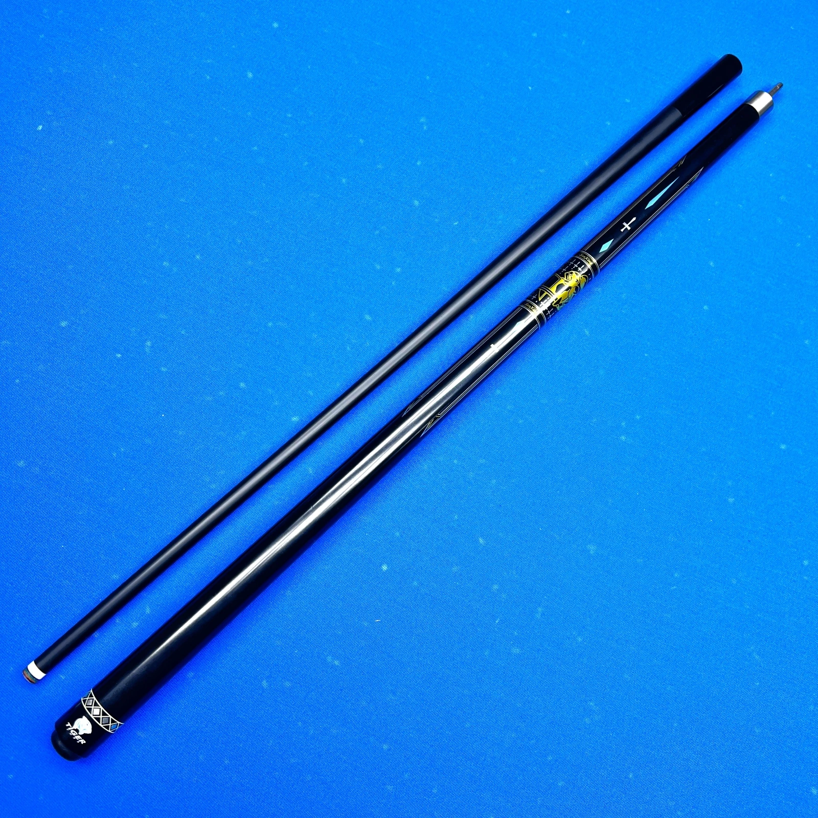 

58" Glass Fiber Billiard Cue Stick Low Deflection Shaft with Colored Tip Gold Foil Decoration Perfect for American Pool 9 Ball