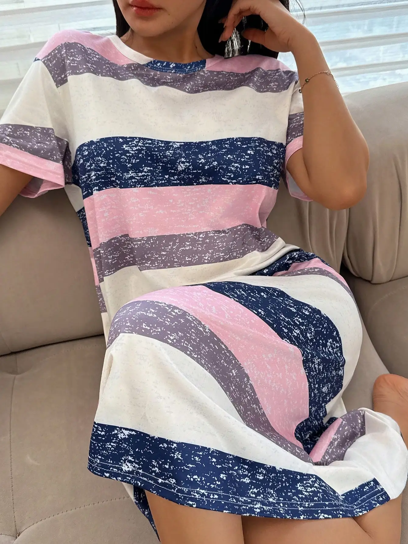 

Женская ночная рубашка свободного кроя в полоску с коротким рукавом, круглым вырезом, летнее комфортное платье