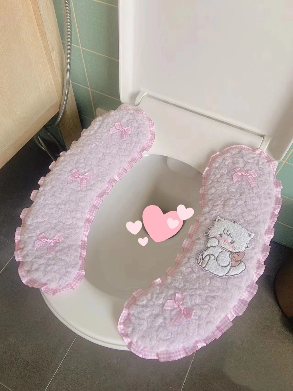 Thickened Warm Plush Sterile Toilet Seat Cover -1 Pair, Adhesive, Suitable for All Seasons, Hand Washable Polyester Material