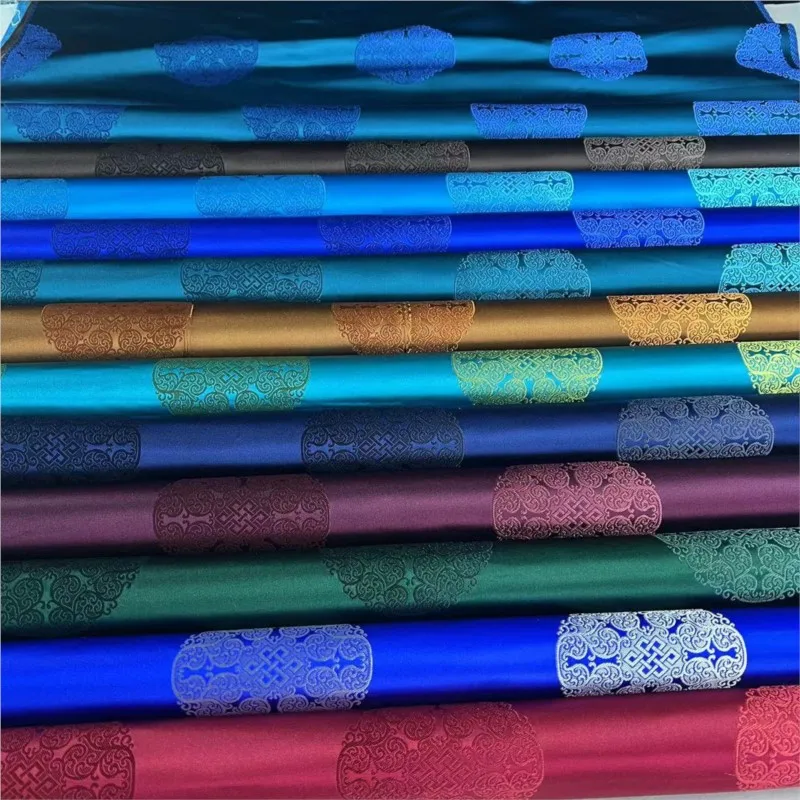 الملابس العلوية التقليدية على الطراز الصيني Ruyi Tuan cheongsam مصنوعة من نسيج حريري مطرز عالي الدقة