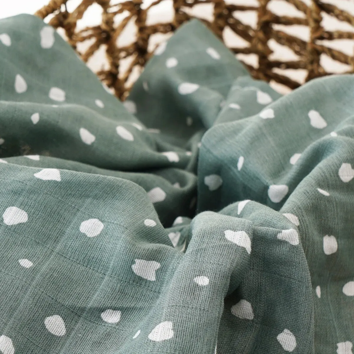 Luxuriously Soft Muslin Swaddle Blanket - Large, Breathable & Comforting - Perfect for Swaddling & Snuggling