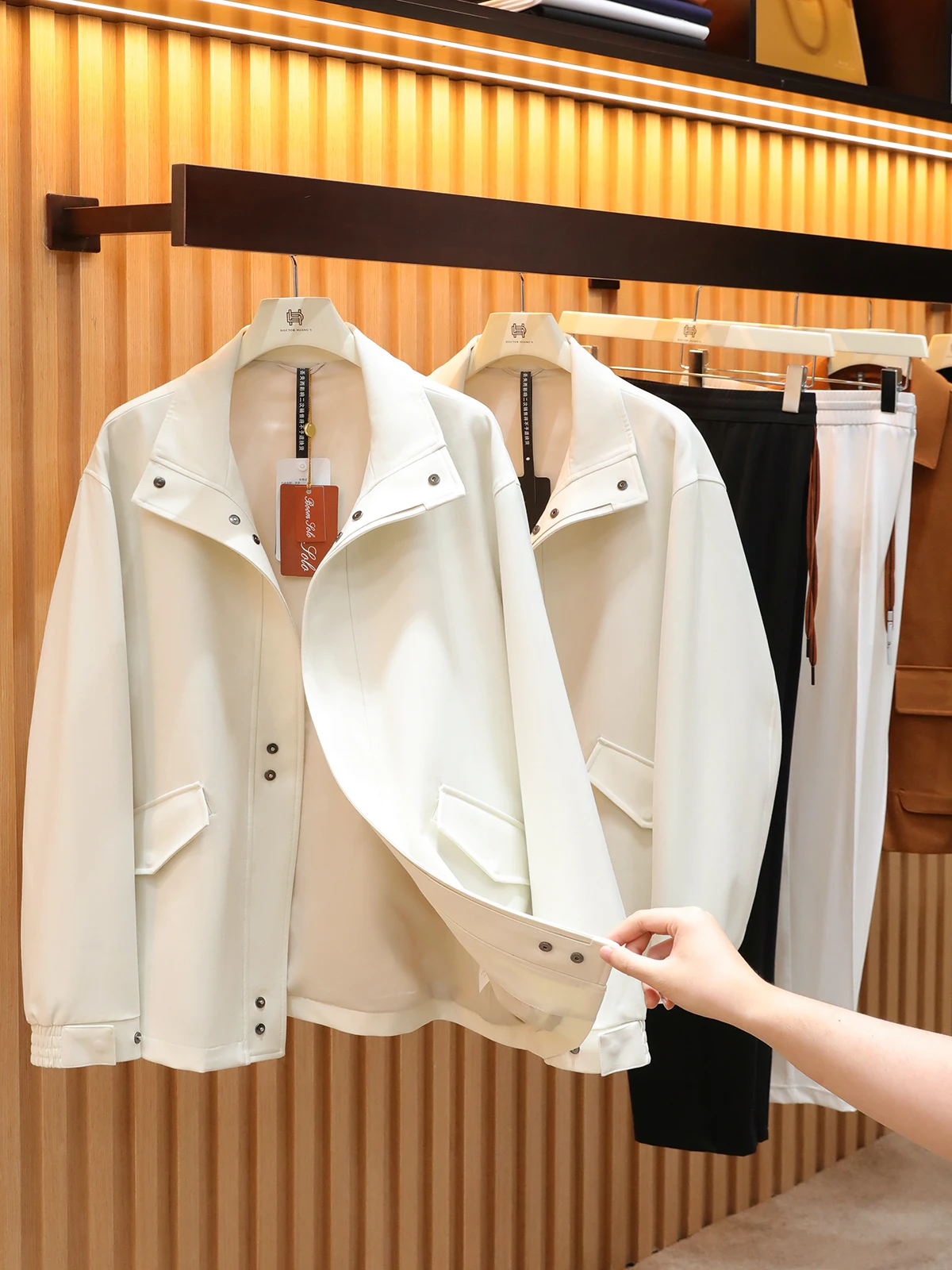 

Italian Luxury Men's Jaet Loose Fit Stand Collar k Door Zipper Casual Sle Polyester Fiber Resin Cellulose Fiber PU Ela...