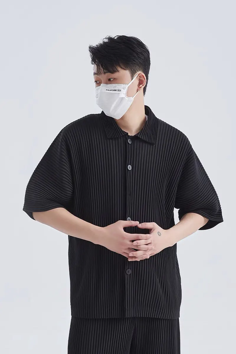 Men Wrinkle Free Pleated Short Sleeve Shirt Turn Down Collar Loose Summer Casual Button Up Tops Streetwear Shirts