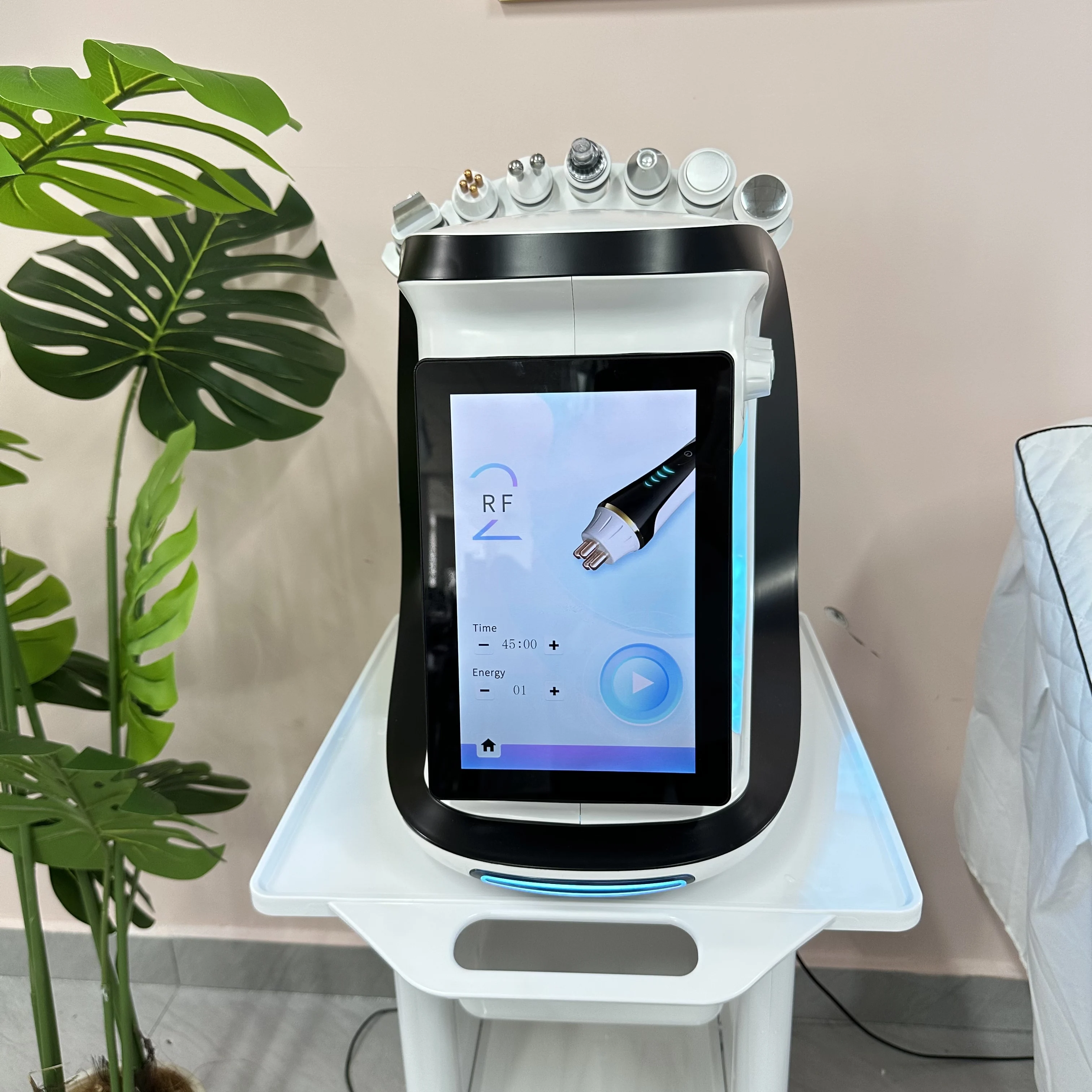 Small Bubble Skincare Water-Oxygen Device: Moisturizing Exfoliation, Deep Clean & Hydrate, Shows Tender Translucent Skin