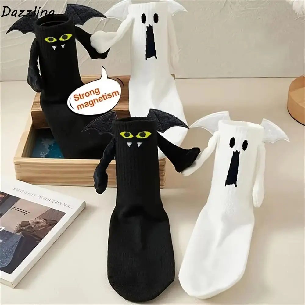 

Stretchy Novelty Halloween Socks Hand-holding Design Bat Pattern Magnetic Socks Breathable Magnetic Couple Socks Photo Prop