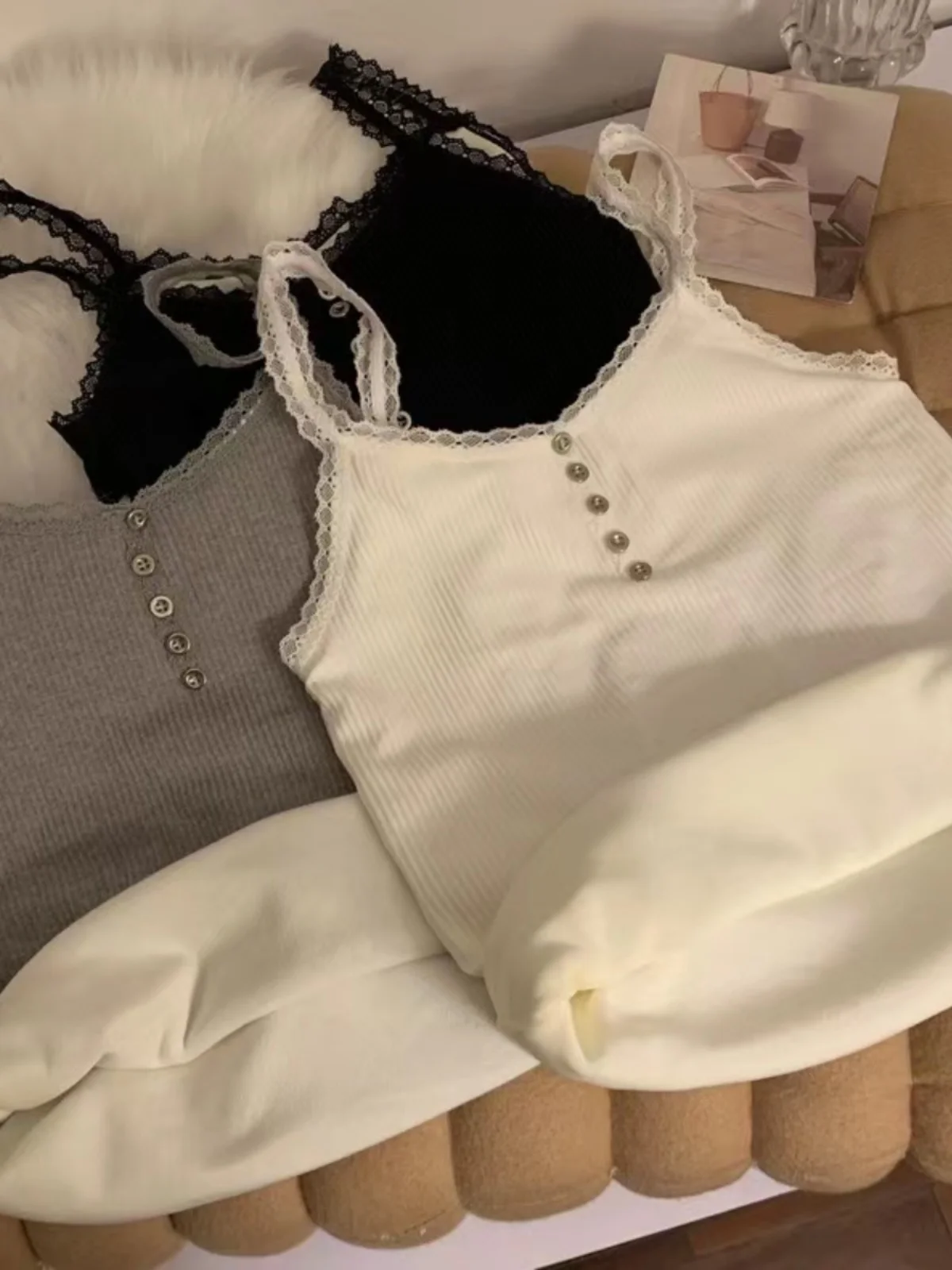 Women's Lace Trim Fleece Lined Thickened Vest Design Sensation Inner Wear Outer Wear Versatile Top for Autumn Winter