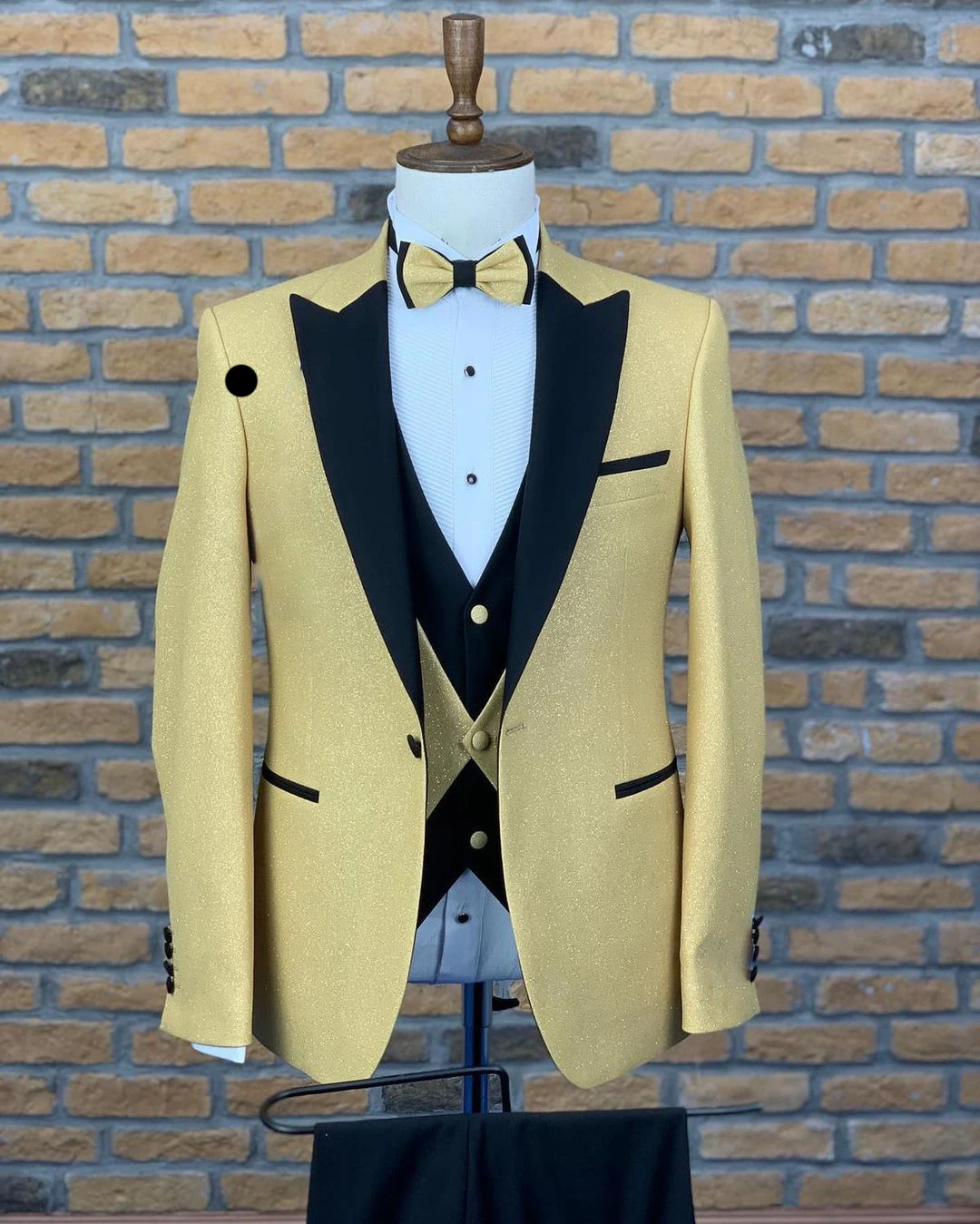 Latest Design Men Suits Tailor-Made Tuxedo Three-Pieces Jacket Vest and Pants Wedding Party Singer Groom Twill Costume