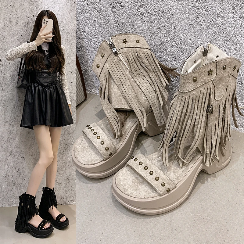 Женские сандалии увеличения 35–40, новые ярды, водонепроницаемые сандалии на платформе с круглым носком и открытым носком, ботинки высотой 8 см, модная обувь с кисточками и заклепками
