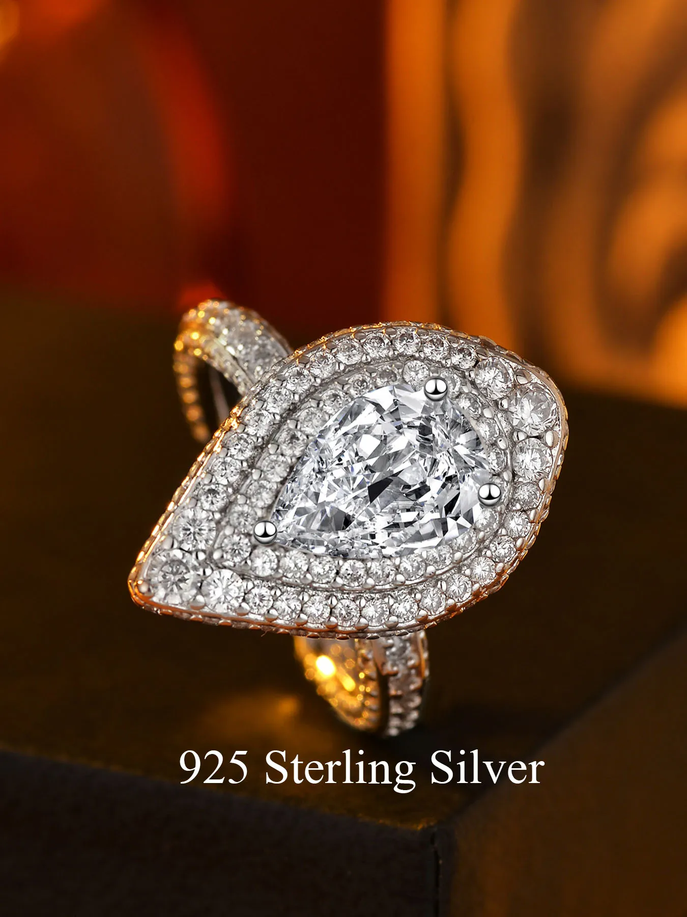 

925 Sterling Silver Lady's Ring, Luxurious Teardrop Pear-shaped Design, Fully Set With 5A Zirconia, Suitable For Daily Wear.