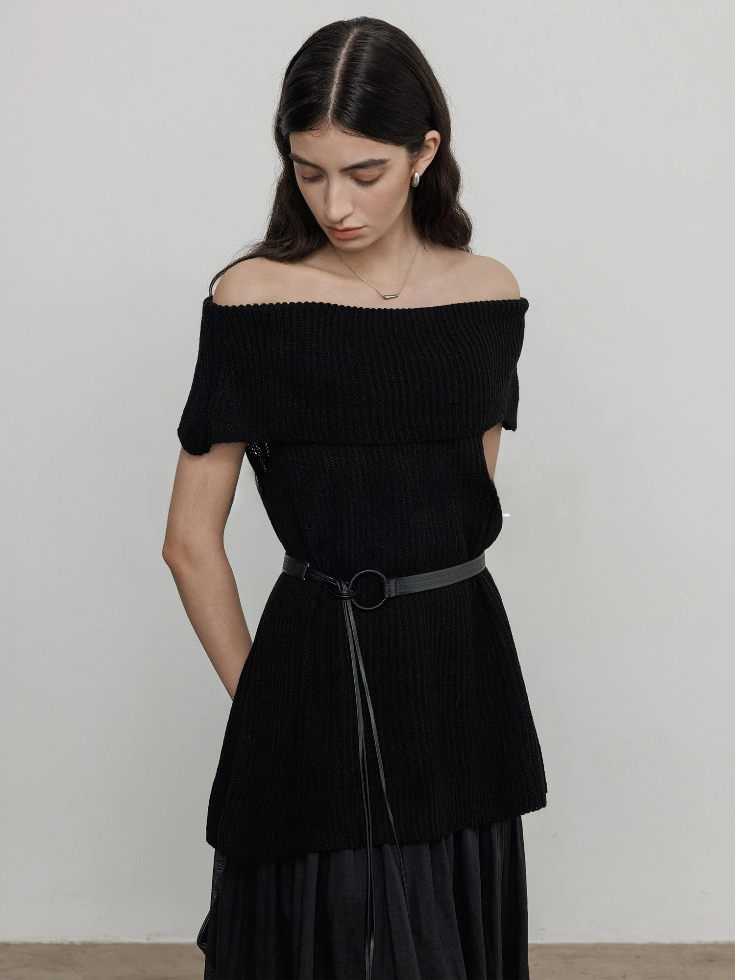 

Black Knitted Short Sleeve One Shoulder T-Shirt Women's Summer Slim Fit Anti-Pilling MAIHRER Straight Tube Soft Acrylic Casual