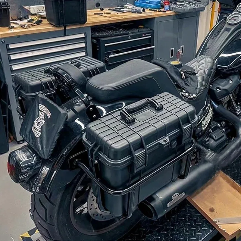 

Suitable for Black3 Harley motorcycle DS soft tail Road Wei Street Fighter side box guardr