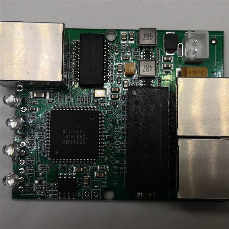 وحدة تبديل جيجابت رائعة ذات 3 منافذ تستخدم على نطاق واسع في خط LED 5 منافذ 10/100/1000 متر وحدة تبديل صغيرة لمنفذ الاتصال PCBA Easy