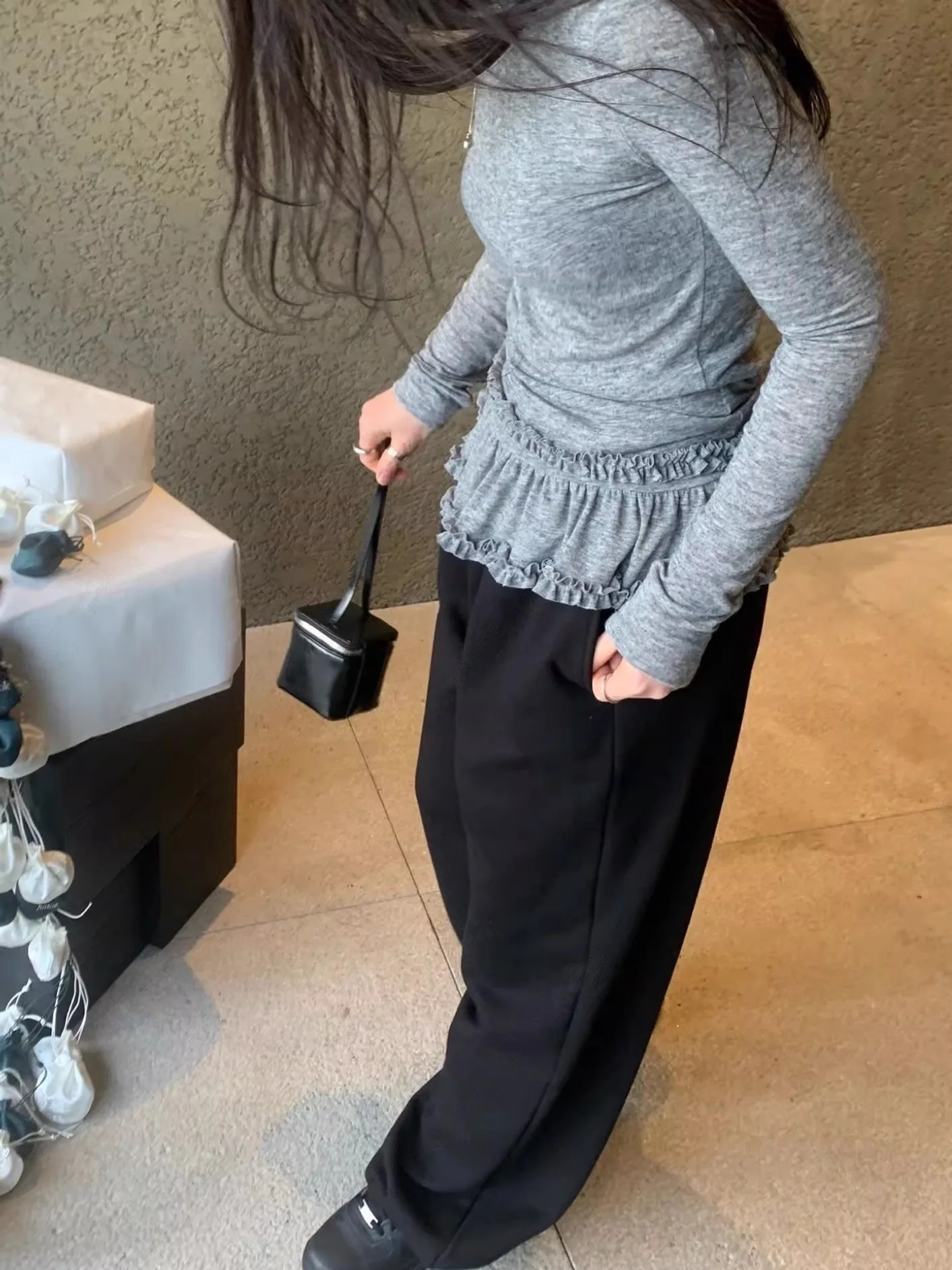 伸縮性のあるロングスリーブ、無地のレースベース、女性用スリムフィット、ラウンドネック、オーバーヘッド、冬用Tシャツ、快適で通気性のあるポリ...