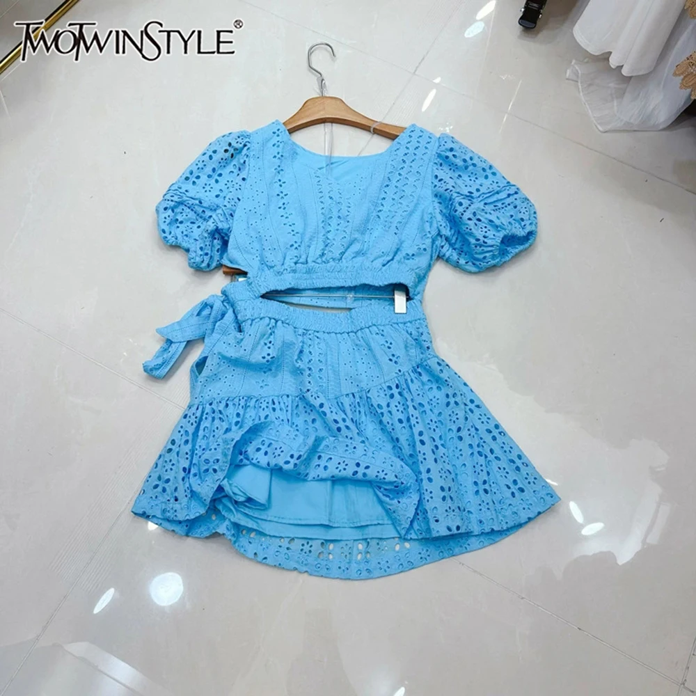 

TWOTWINSTYLE Hollow Out Slimming Solid Dresses For Women Round Neck Short Sleeve High Waist Casual Dress Female New KDR541669