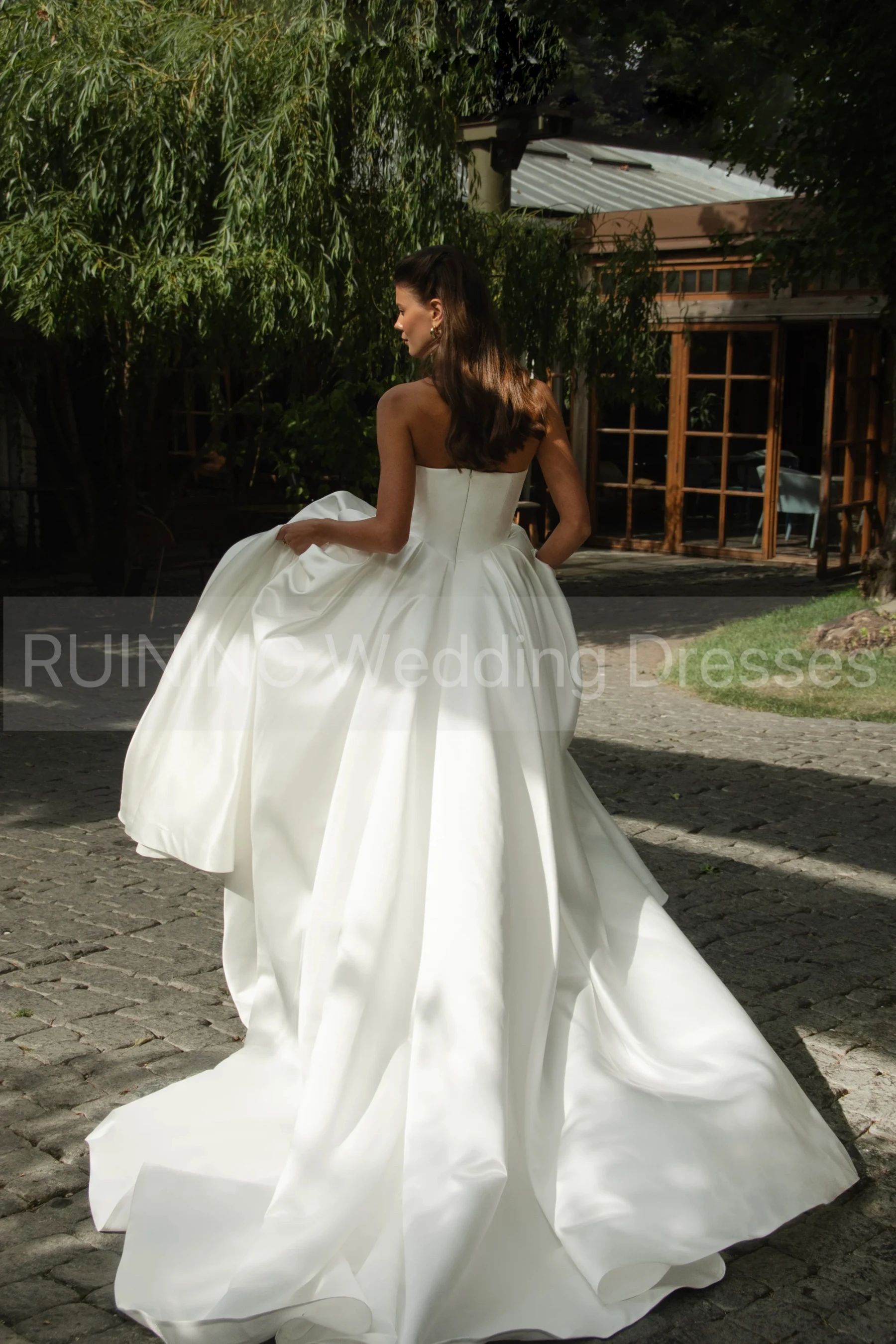 ชุดแต่งงานแบบไม่มีสายราคาประหยัด ปี 2025 ชุดเจ้าสาวทรงเอไลน์แบบเจ้าหญิง ผ้าซาตินเรียบง่าย ชุดราตรีงานพรอมยาวสำหรับงานแต่งงาน