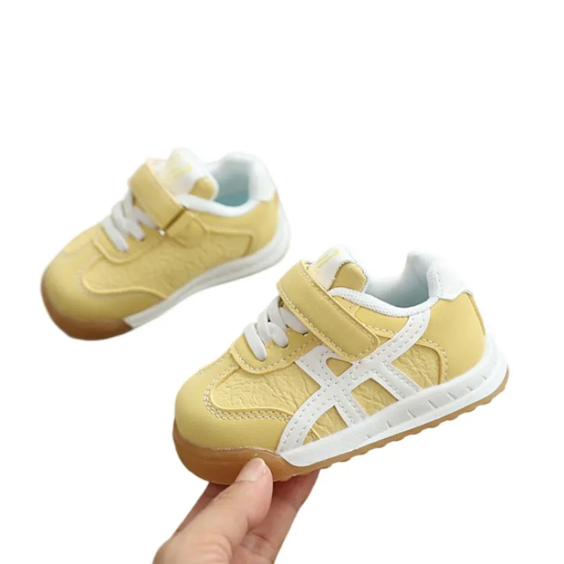 

Beige Yellow Girls' soft soled sports shoes 2025 autumn new boys' PU leather fashion training shoes baby walking running shoes