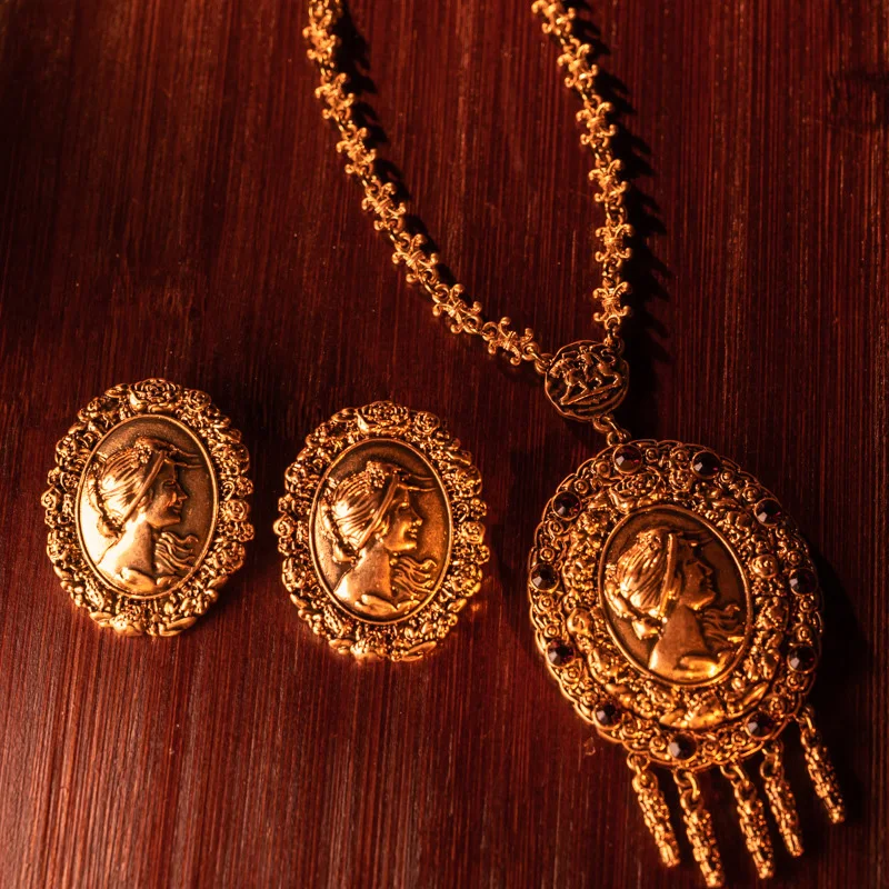 

Carved Cameo necklace earrings in medieval courtly style for women‘s girl party gift jewlry whosale