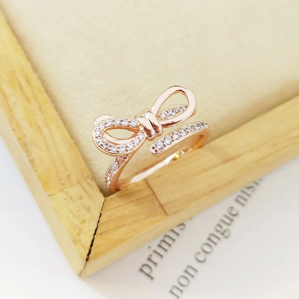

The Ring Jewelry Rhinestone Rhinestones Women Golden Woman Finger