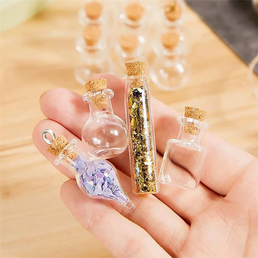 

32Pcs Glass Bottle Charms Fine Crafted Tiny Glass Containers for Messages Sand Layers Romantic Wedding Party Decor