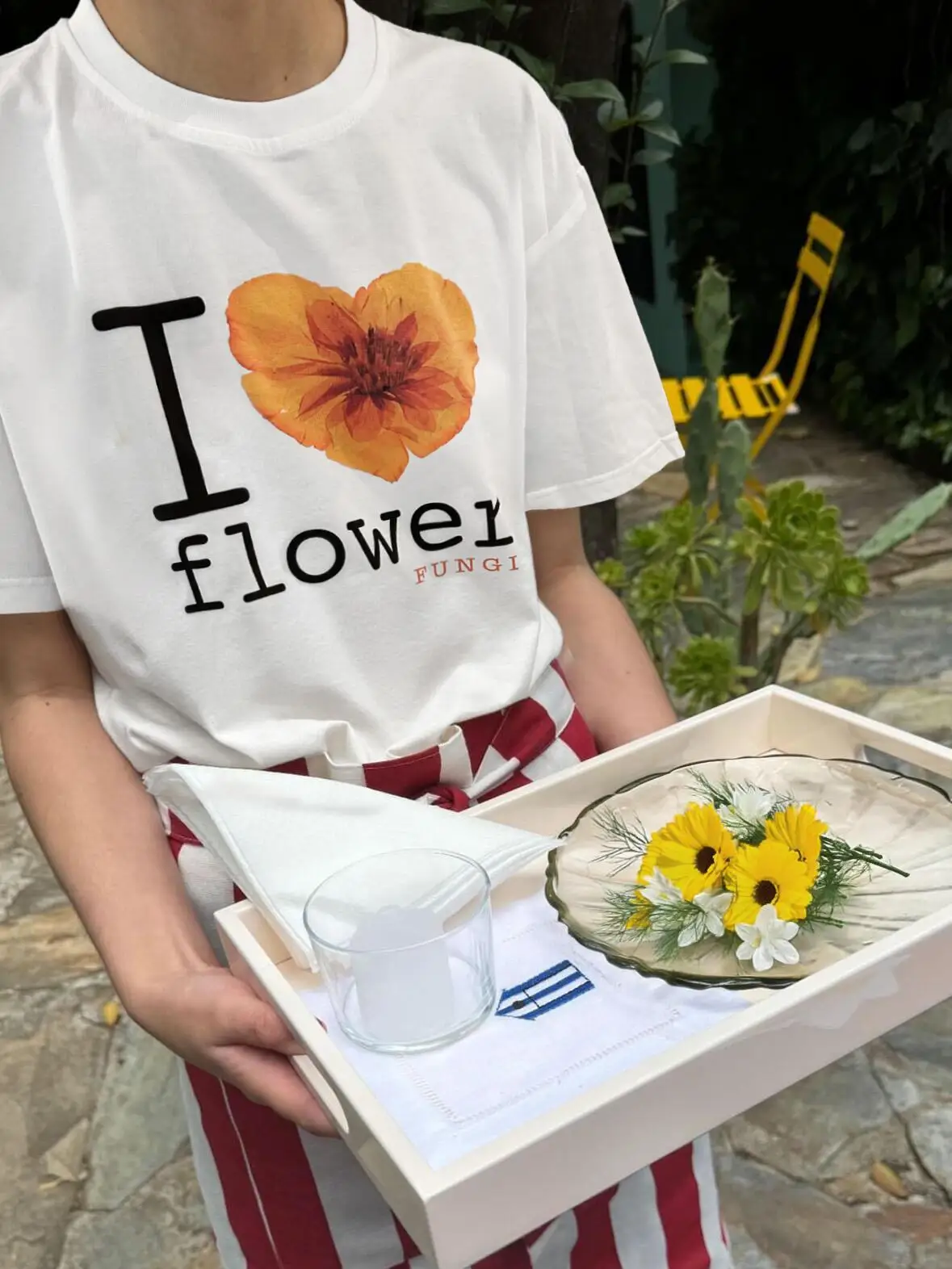 Camiseta Casual Confortável de Verão em Algodão com Estampa de Flores, Corte Solto e Tecido Pesado