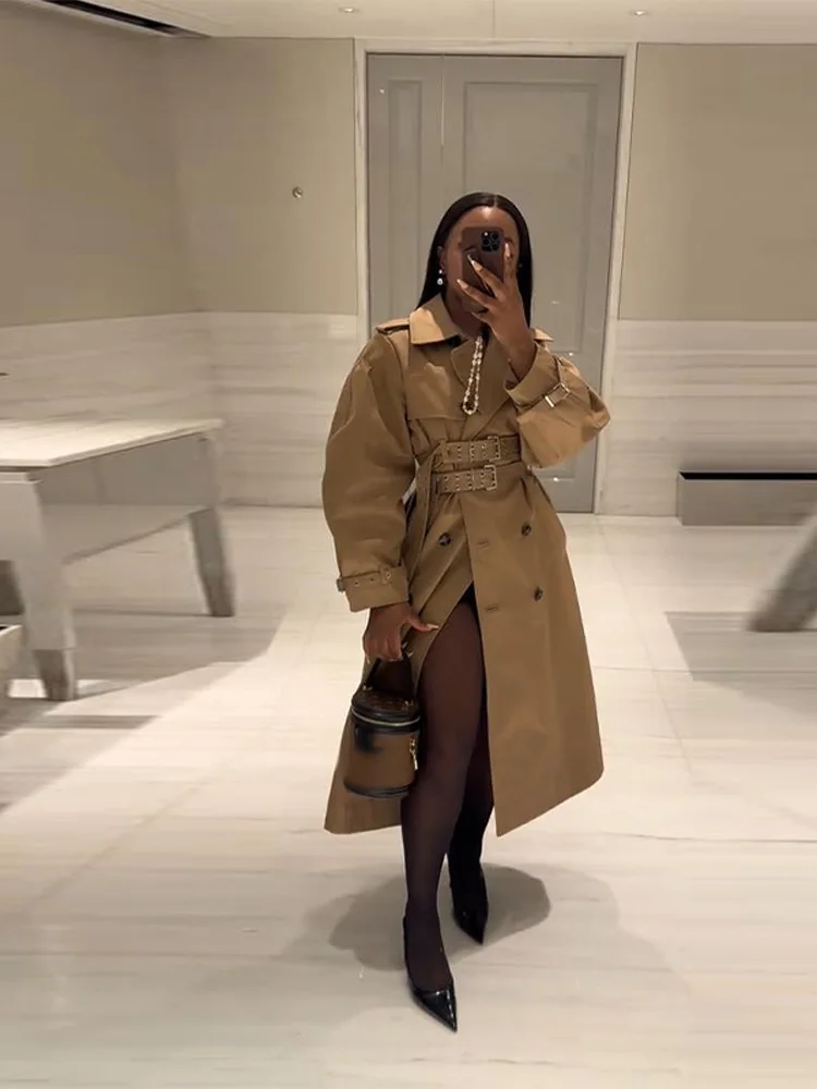 سترة نسائية أنيقة بحزام مزدوج سترة واقية كاكي غير رسمية بأكمام طويلة وزر على شكل طية صدر السترة سترة نسائية لخريف وشتاء 2025 ملابس خروج للسيدات