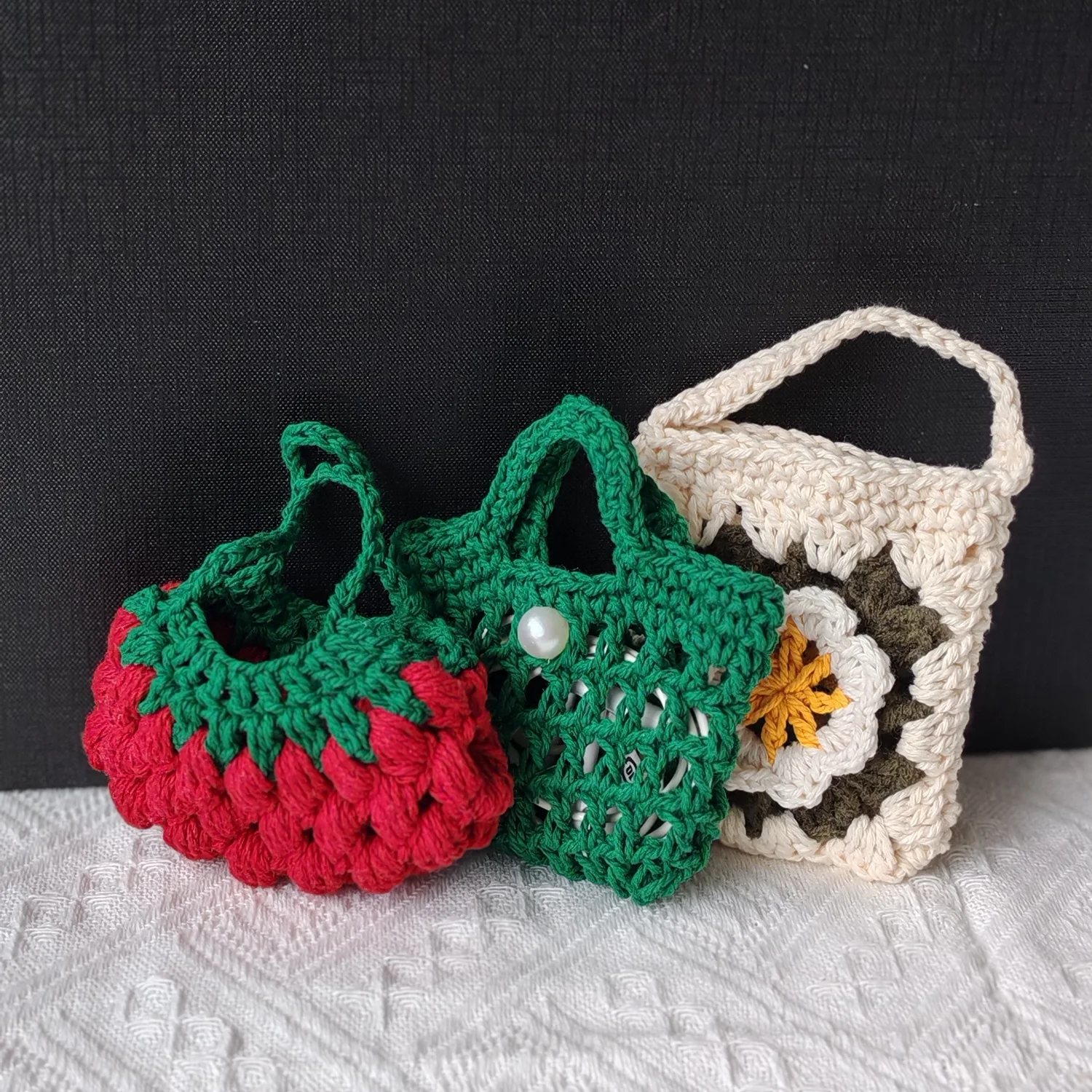 Handmade Crochet Earbuds Pouch Mini Storage Bag Cute Knit Coin Purse AirPods Case Cover Small Tote Style Keychain Pouch for Acce
