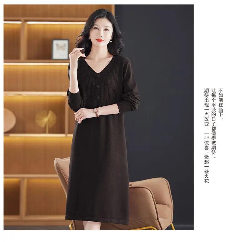 فستان محبوك أحمر للنساء، أزياء أنيقة مع أزرار وتصميم رقبة على شكل V مناسب لخريف وشتاء