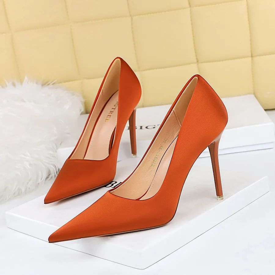 

Korean Fashion Simple High Heels Shallow Mouth Pointed Tip Nightclub Sexy Slim Silk Satin Single Shoes Women Pumps туфли женские