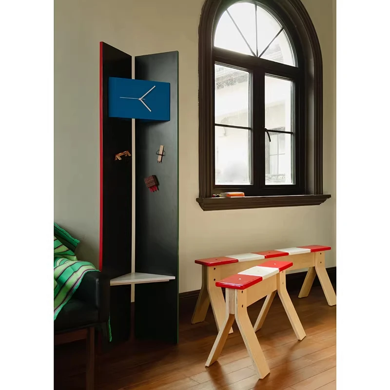 

Angular magnetic tripod wood