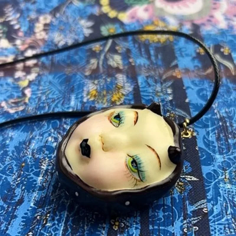 

Женское керамическое ожерелье ручной росписи