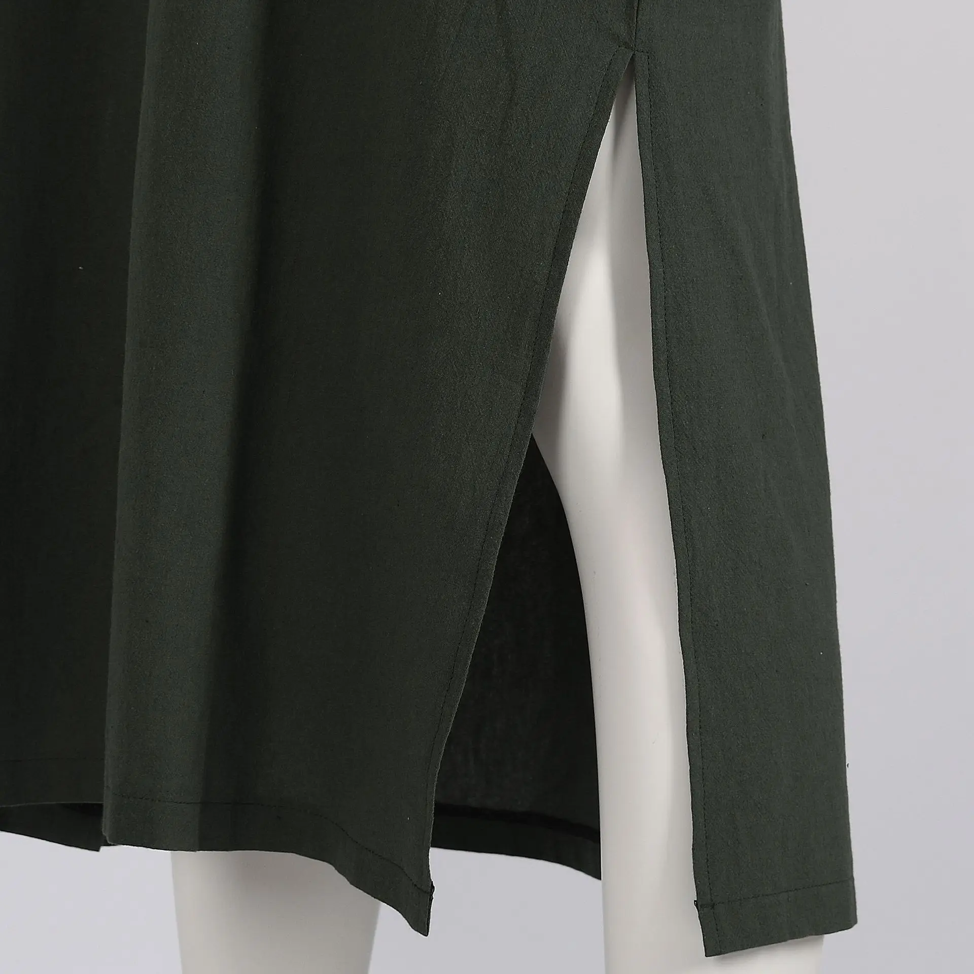 2025 New Men Islamic Muslim Robe Middle East Arabic Long Sleeve Jubba Thobe Side Slit Button Long Robes Pakistani Dubai Kaftan