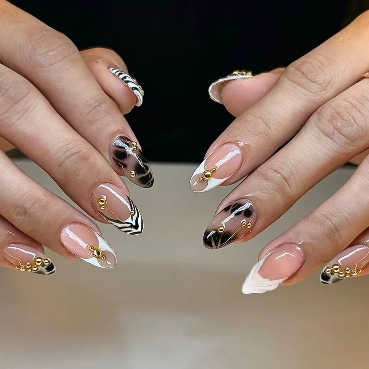 

24Pcs Short Almond False Nails Black Stripe Smudge French Design Press on Fake Nails Detachable Artificial Full Cover Nails Tips