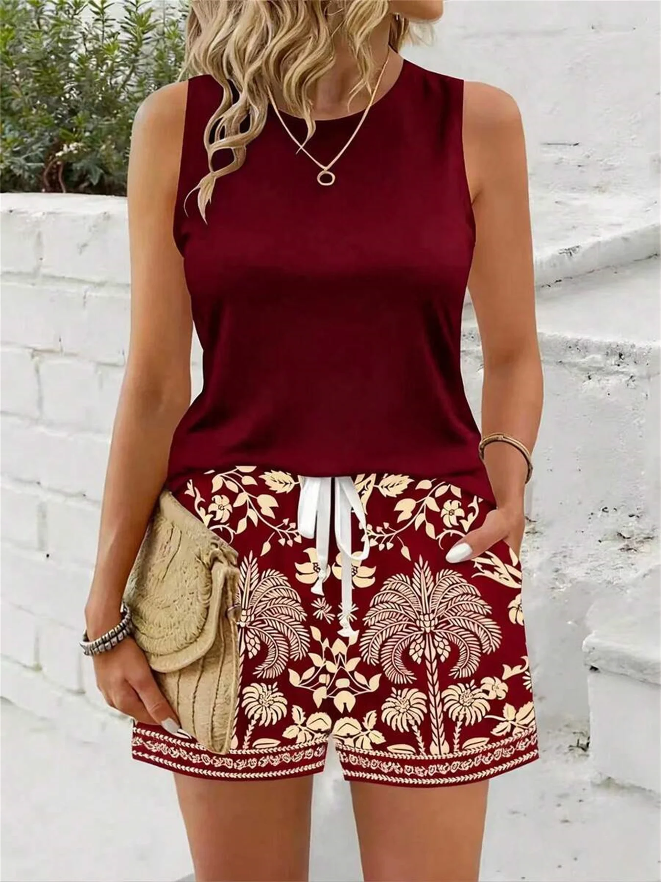 

Women's Spring/Summer Fashion Two-Piece Set - Solid Color Sleeveless Vest + Patterned Printed Shorts Two-Piece Set