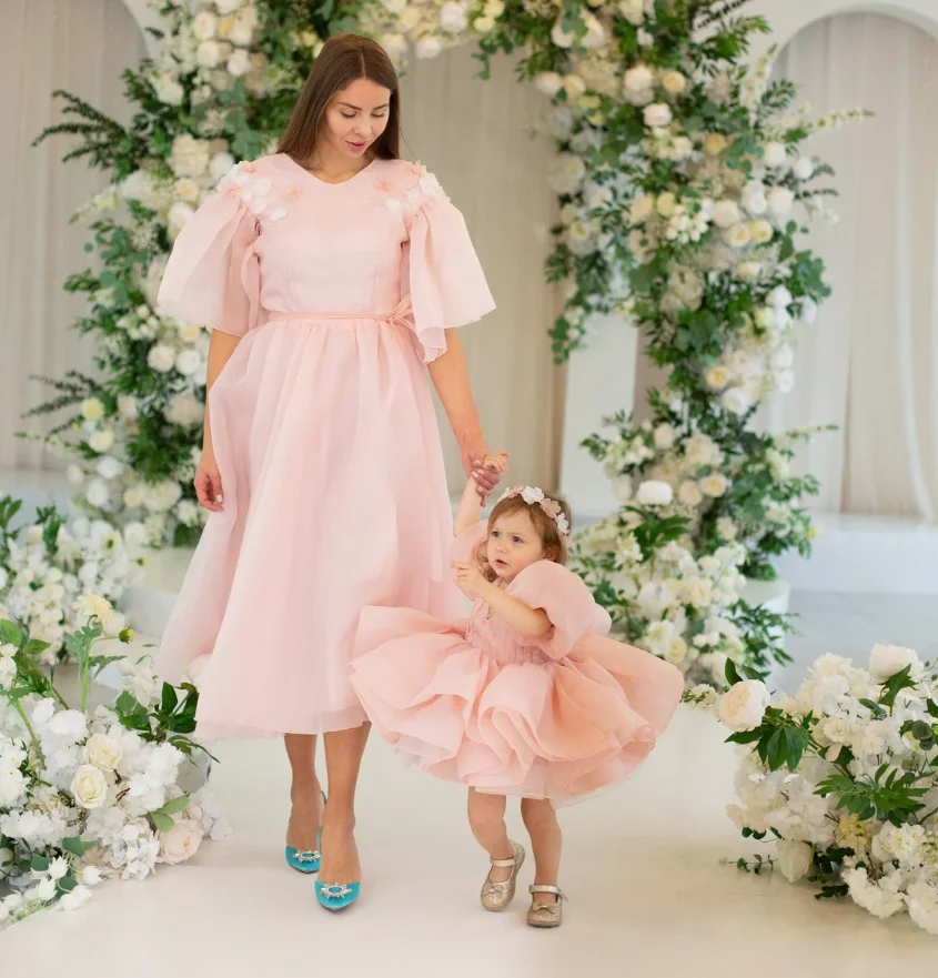 

Mother Daughter Matching Gowns Pink Floral Princess Dress Mommy and Me Outfit Toddler Formal Photoshoot Birthday Party Gowns