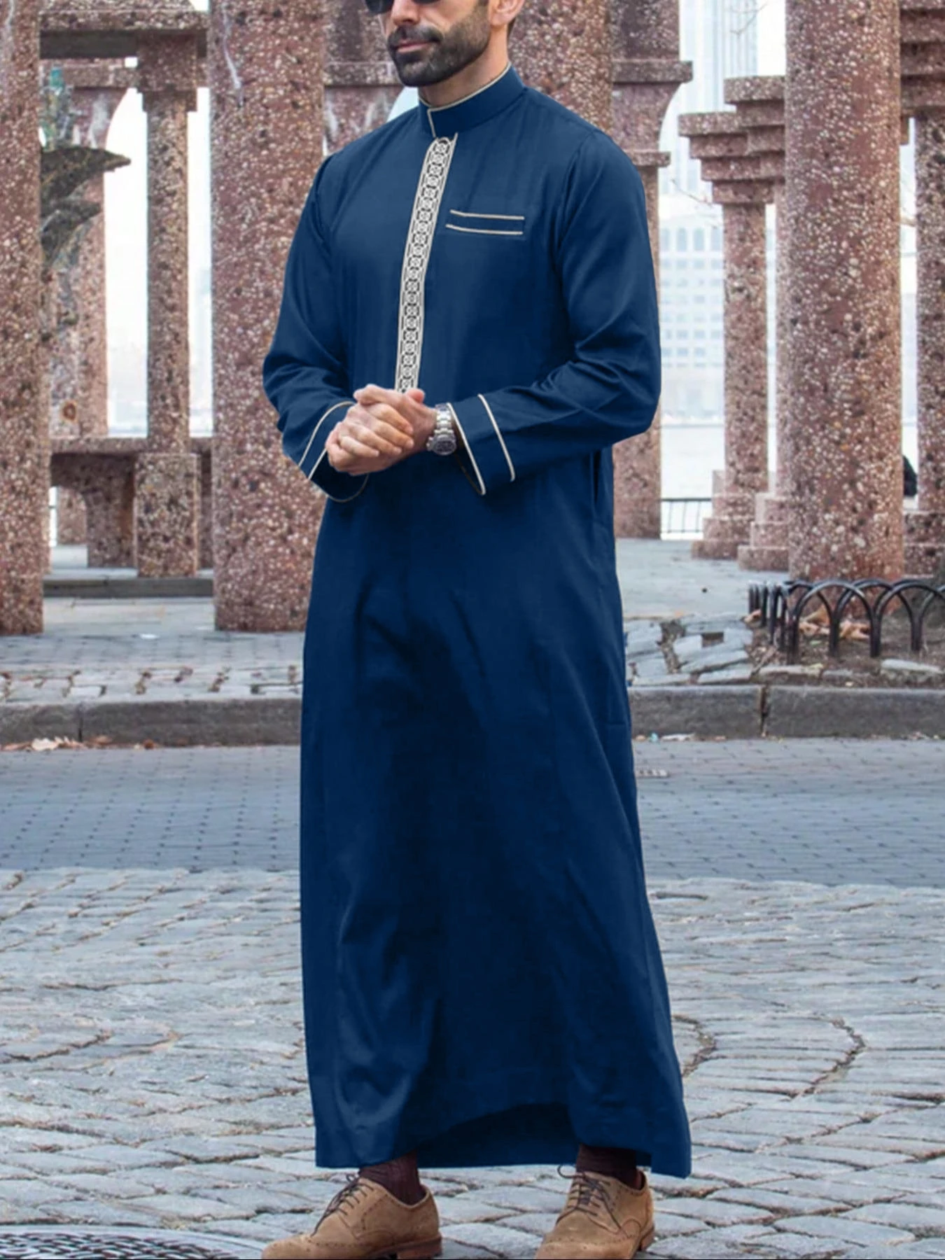 Muslim men\'s robe long-sleeved ethnic style embroidered stand collar Arabic clothing men\'s Islamic casual robe