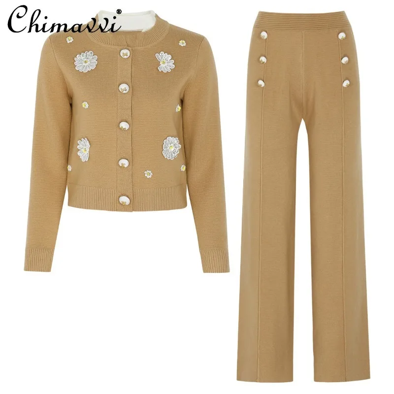 Высококачественный женский брючный костюм 2026, весенне-осенний новый вязаный повседневный топ с вышивкой, пальто + брюки, женский комплект из двух предметов