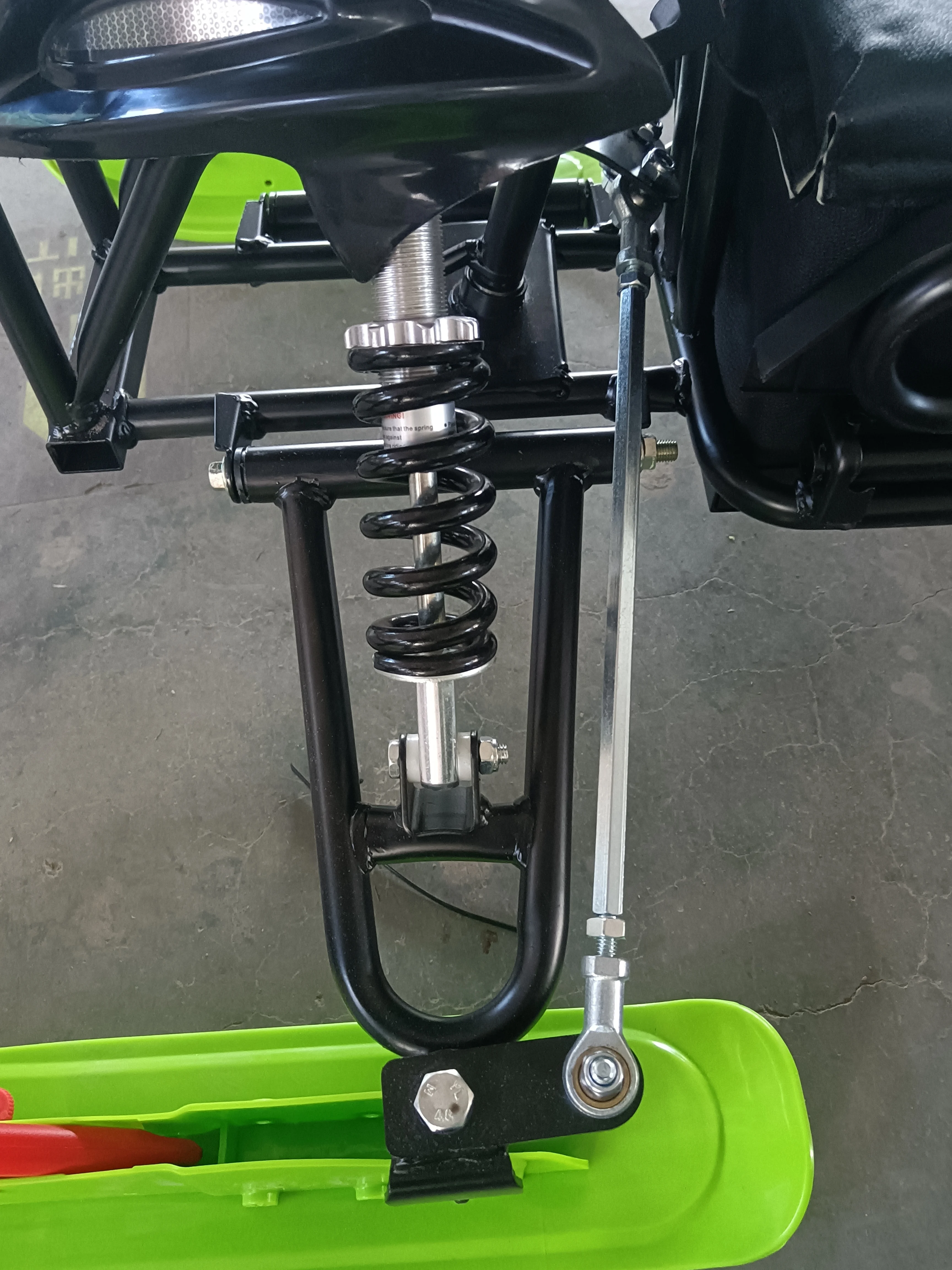 Maksymalna moc 1000W, prędkość maksymalna 30 km/h, wysoka wydajność dla dorosłych i dzieci, dwuosobowy elektryczny skuter śnieżny.