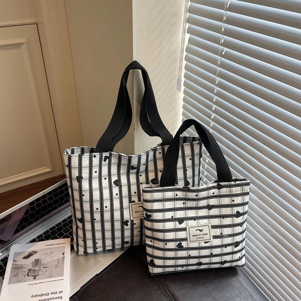 

Black Heart-Shaped Grid Canvas Tote Bag, Large-Capacity Fashionable Shoulder Bag, Cute and Versatile Women's Commuter Handbag