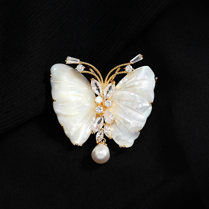 

Natural freshwater shell natural pearls pin butterfly Luxury brooch rhinestones brooches pins woman clothes suits accessorie