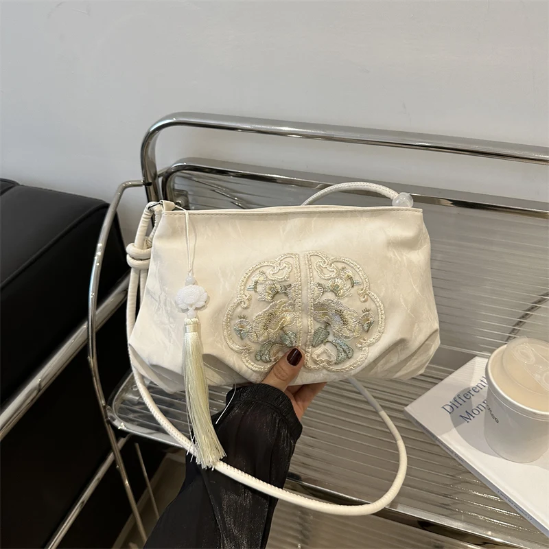 New Chinese Style Women's Handbag Embroidered Quirky Design Trendy National Wind Crossbody Bag Simple Versatile Diagonal Bag