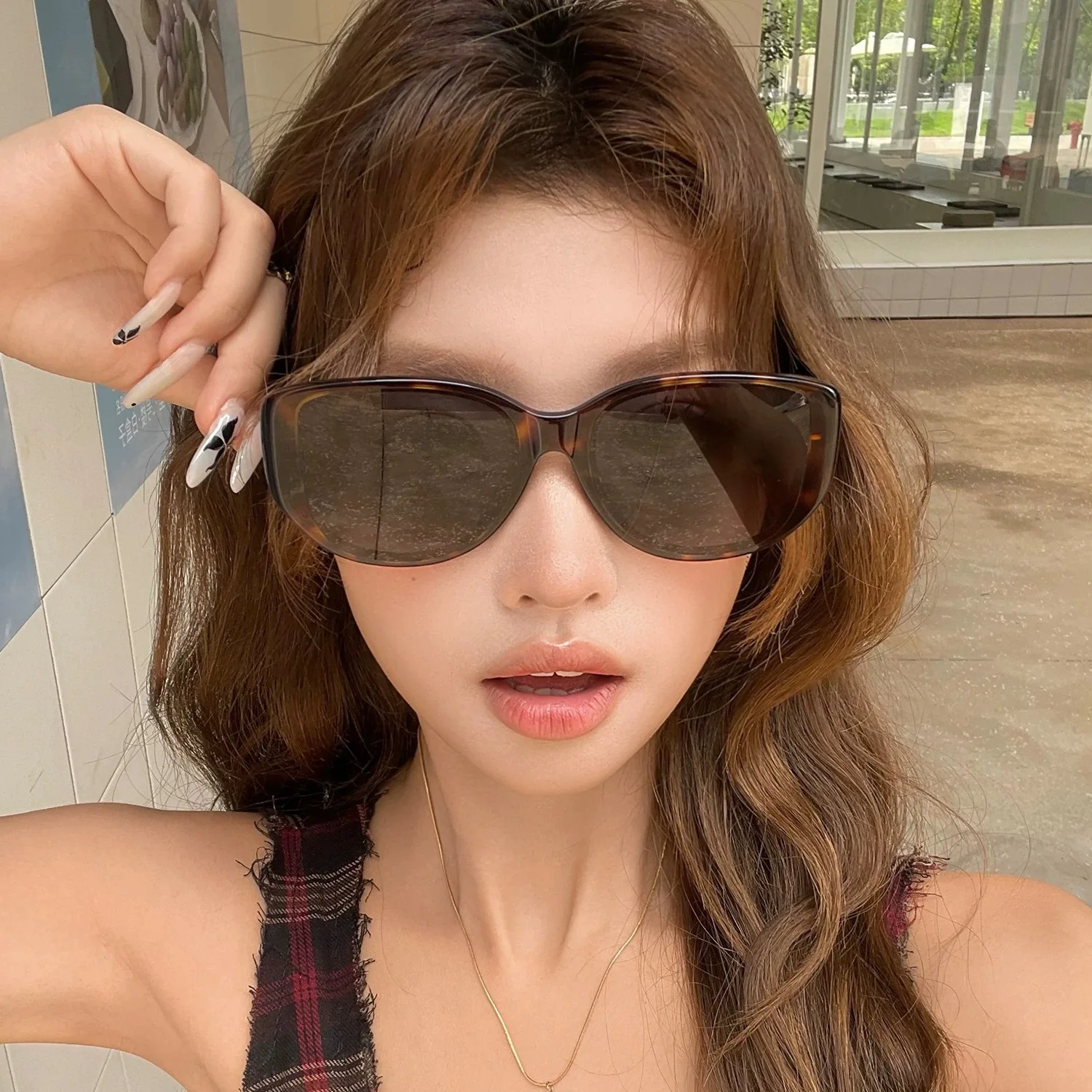 Retro Oval Sunglasses Women Men Luxury Metal Frame UV400 Shades Vintage Sun Glasses