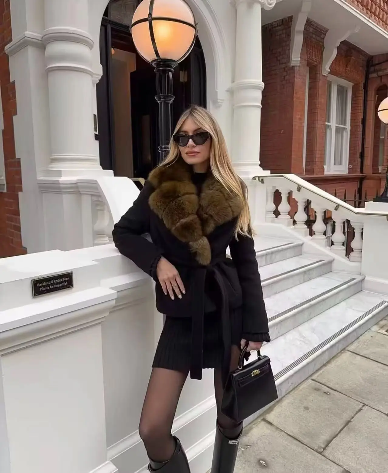 เสื้อโค้ทขนสัตว์สไตล์ยุโรปและอเมริกา ประจำฤดูหนาวปี 2025 พร้อมปกขนสัตว์ สายรัดเอว และผ้าขนสัตว์