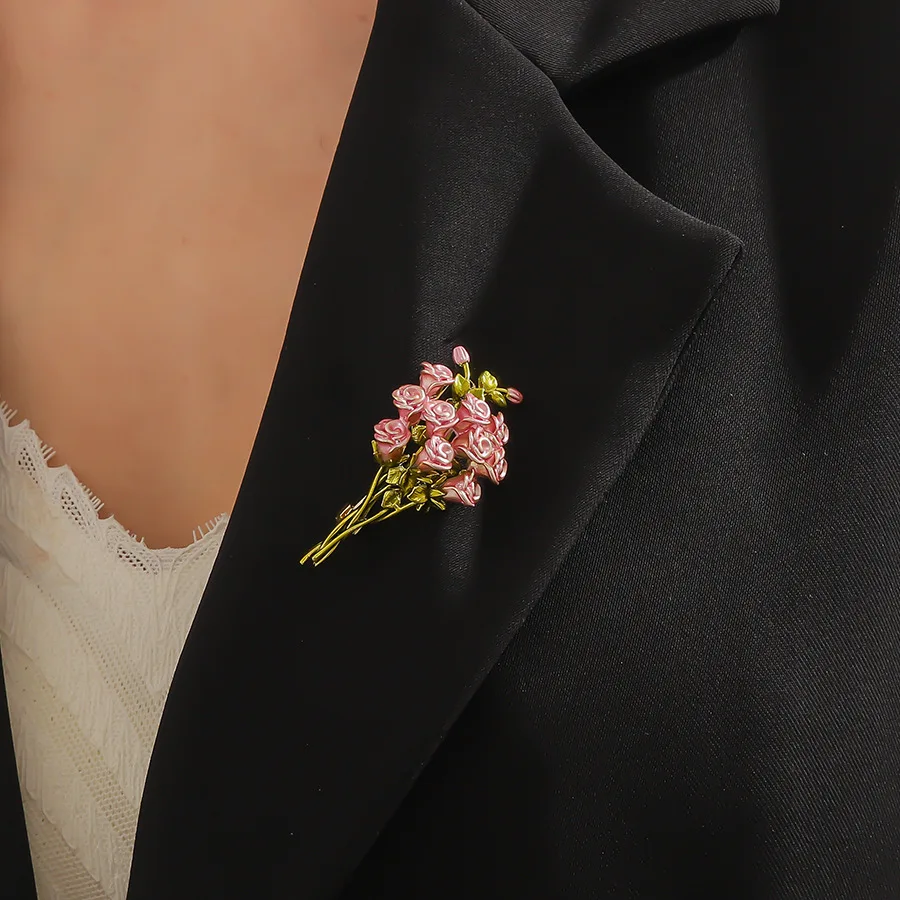 女性のためのピンクと紫のバラの花束,創造的なエナメル,絶妙な花のブローチ,かわいい服のアクセサリー,ジュエリー,新しいファッション