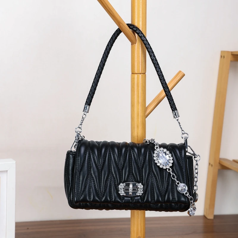 

Classic Elegant Leather Tote Bag For Ladies Messenger Bag - Shoulder Strap Design With Luxury Brand Touch