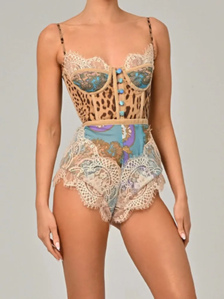 New Trendy Sexy Slim Spaghetti Strap Jumpsuits Women Leopard Print Patchwork Lace Short Jumpsuit Fashionistas Hot Girl Clothing