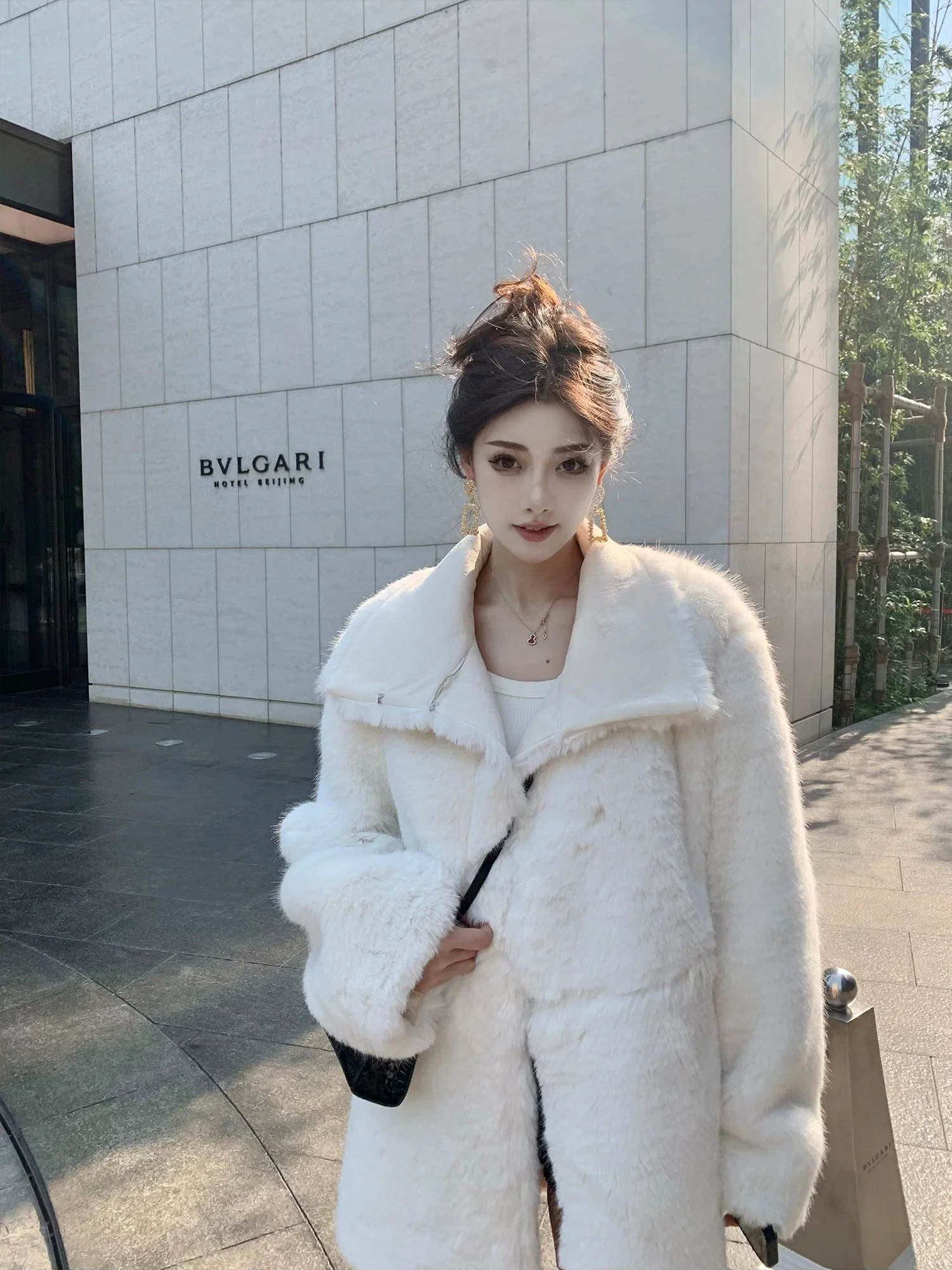 

Winter Warm Two-Tone Thiened Faionable H-Sle Women's Fur Coat Sli Versatile Outerwear for Ladies in Their Late Twen...