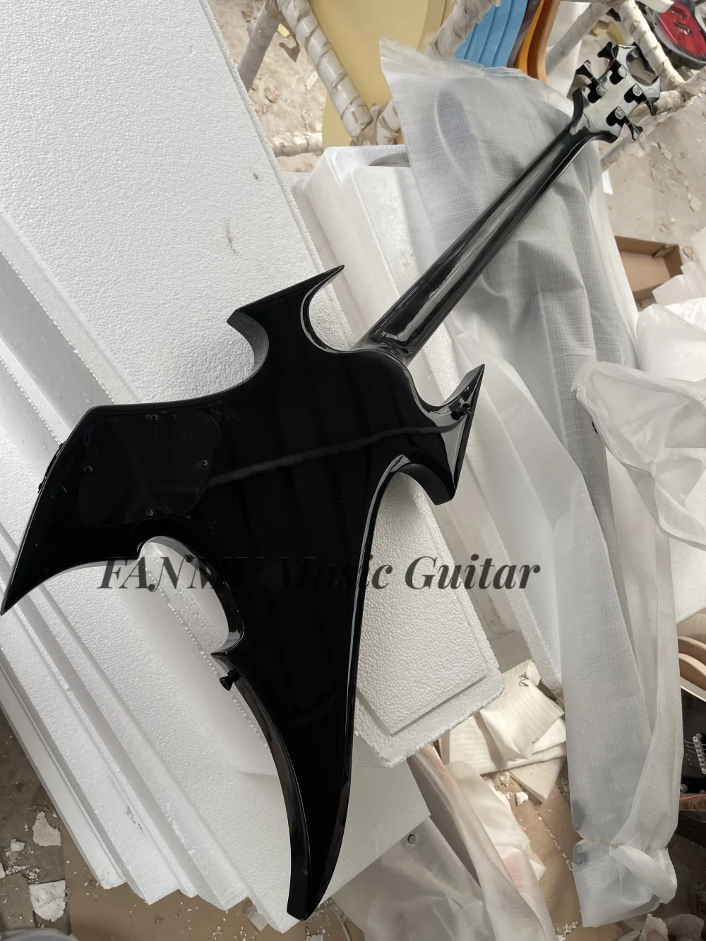 Black spider bass, bat bass, fixed bridge, maple neck and solid wood body, rosewood fingerboard 21 frets, customizable，BC bass