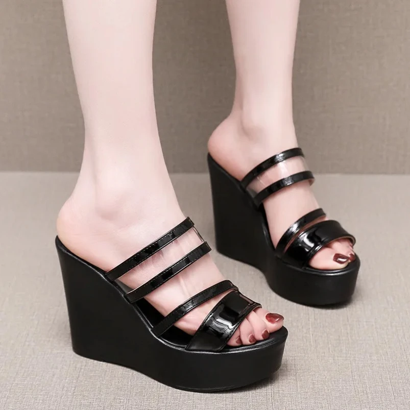 2025 النساء إسفين الكعوب النعال شبكة صافي منصة الذهب والفضة الشرائح السيدات الصيف البغال صنادل شاطئ